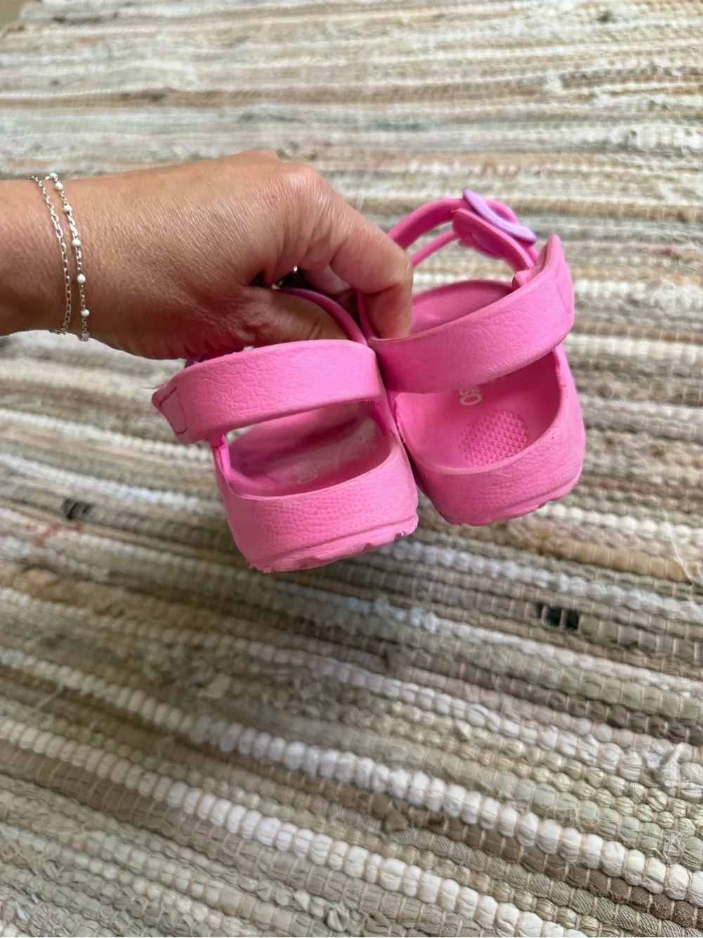 OshKosh B'gosh Pink Sandals, girls size 9